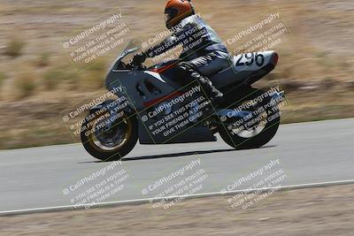 media/Apr-20-2025-AHRMA (Sun) [[393a79c373]]/Race/Group 8/Turn 4b/